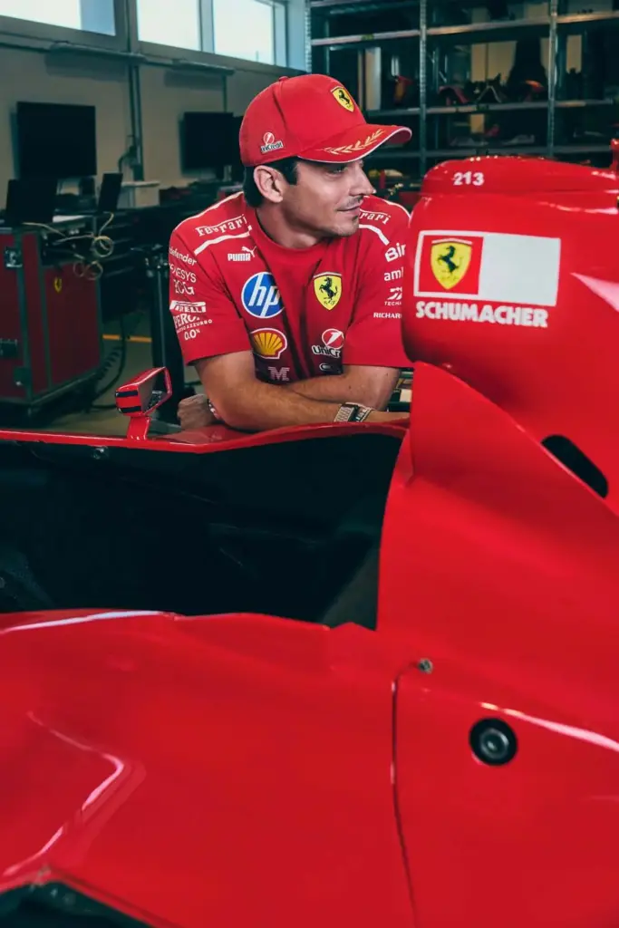 PUMA y Ferrari resucitan el rojo de 1996: la colección Monza rinde homenaje al primer año de Schumacher en la Scuderia 22 Motor16 PUMA X FERRARI COLECCION MONZA7 Motor16