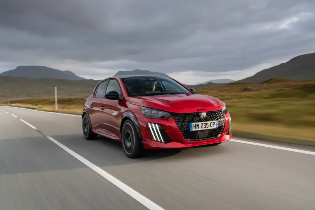 Primera prueba del Peugeot E-208 GTi: Lo mejor, para el final 17 Motor16 Peugeot E 208 GTi Elixir Red primera prueba 22 Motor16
