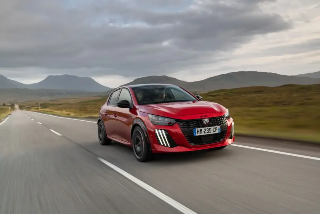 Primera prueba del Peugeot E-208 GTi: Lo mejor, para el final 18 Motor16 Peugeot E 208 GTi Elixir Red primera prueba 23 Motor16