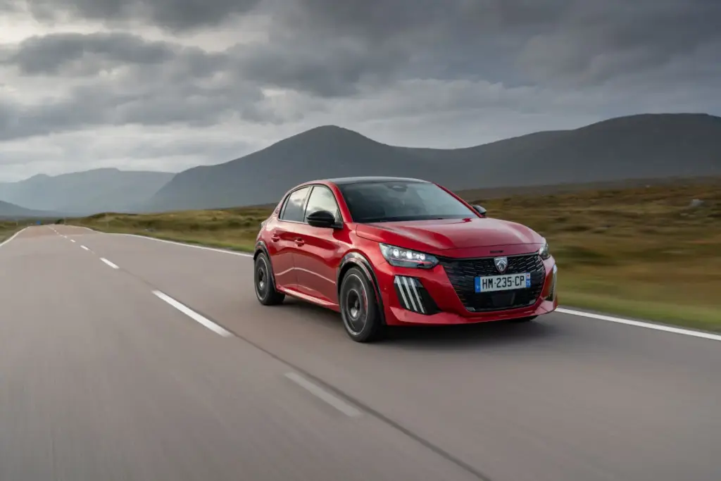 Primera prueba del Peugeot E-208 GTi: Lo mejor, para el final 21 Motor16 Peugeot E 208 GTi Elixir Red primera prueba 26 Motor16