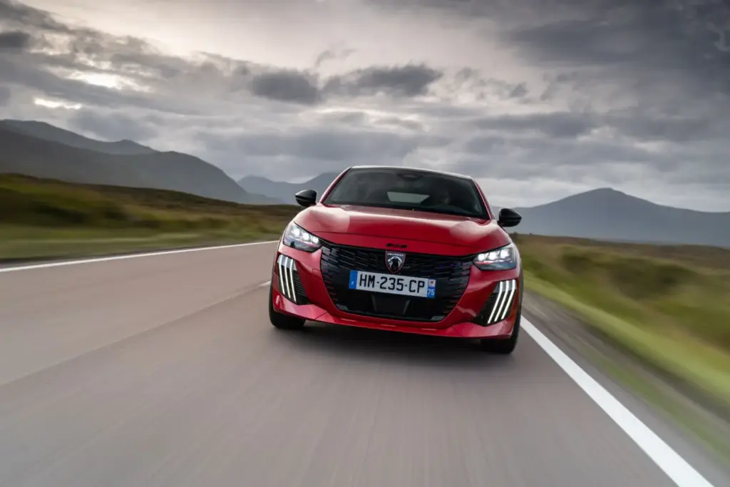 Primera prueba del Peugeot E-208 GTi: Lo mejor, para el final 25 Motor16 Peugeot E 208 GTi Elixir Red primera prueba 30 Motor16