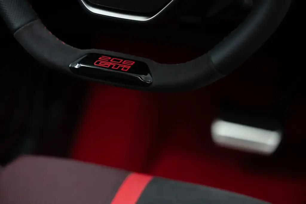 Primera prueba del Peugeot E-208 GTi: Lo mejor, para el final 47 Motor16 Peugeot E 208 GTi Elixir Red primera prueba 52 Motor16