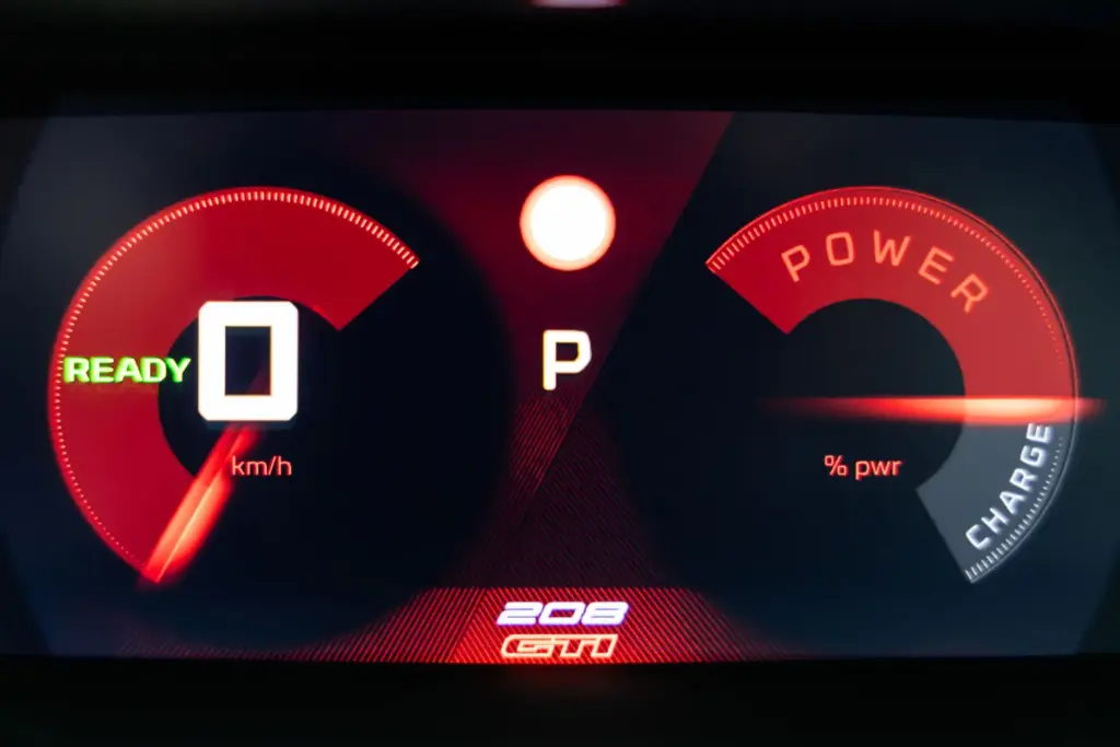 Primera prueba del Peugeot E-208 GTi: Lo mejor, para el final 51 Motor16 Peugeot E 208 GTi Elixir Red primera prueba 56 Motor16
