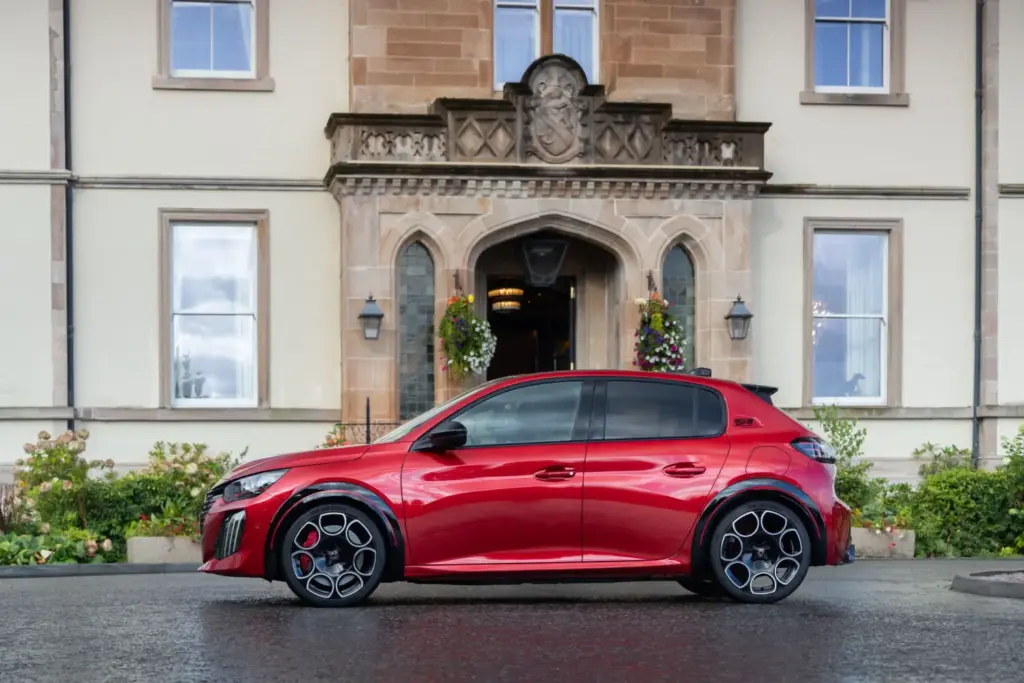 Primera prueba del Peugeot E-208 GTi: Lo mejor, para el final 67 Motor16 Peugeot E 208 GTi Elixir Red primera prueba 72 Motor16
