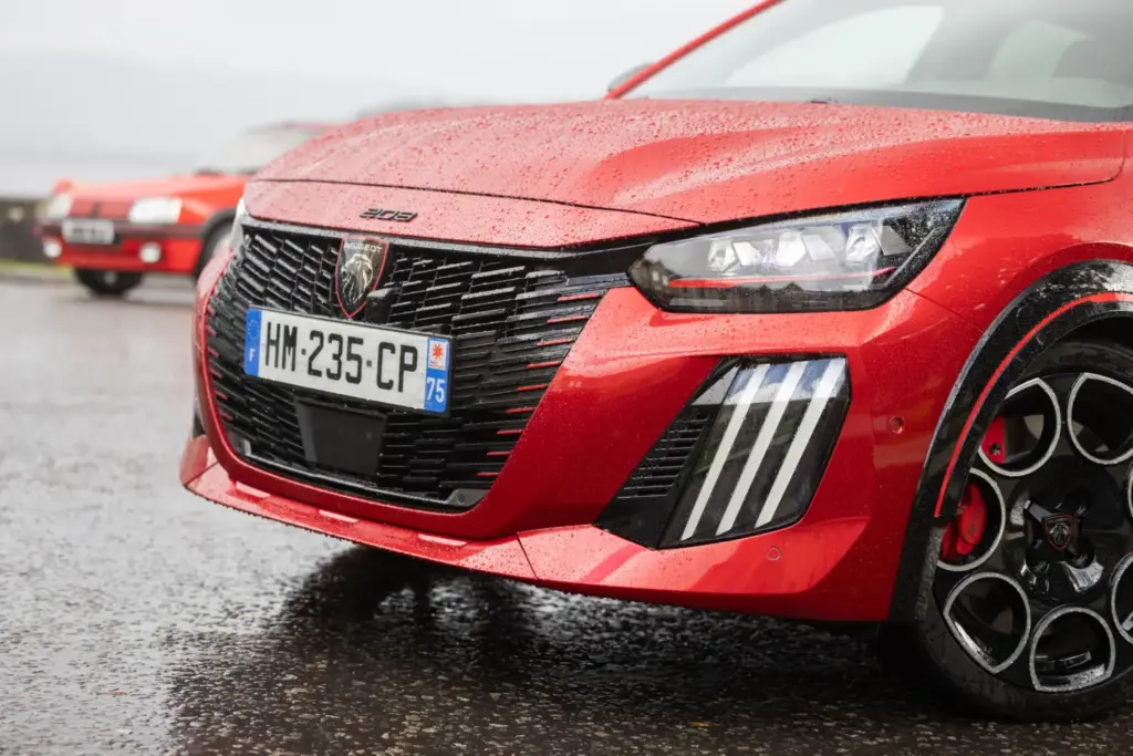 Primera prueba del Peugeot E-208 GTi: Lo mejor, para el final 71 Motor16 Peugeot E 208 GTi Elixir Red primera prueba 76 Motor16