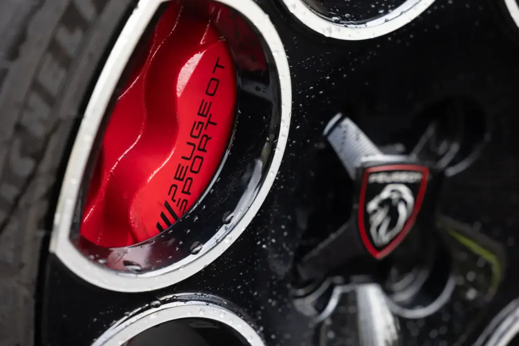 Primera prueba del Peugeot E-208 GTi: Lo mejor, para el final 74 Motor16 Peugeot E 208 GTi Elixir Red primera prueba 79 Motor16