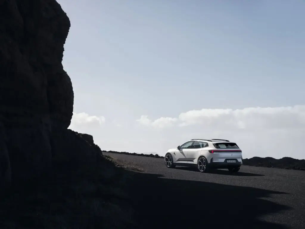 Nuevo Polestar 4 SUV: más espacio y versatilidad sin renunciar a las prestaciones 30 Motor16 Polestar 4 SUV 24 Motor16