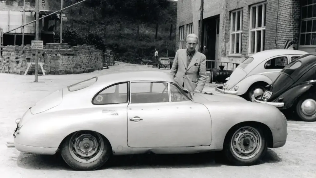 Porsche reconstruye la historia de uno de sus primeros 356 SL de competición 5 Motor16 RACEBORN MOMENTS Porsche 356 SL 7 Motor16