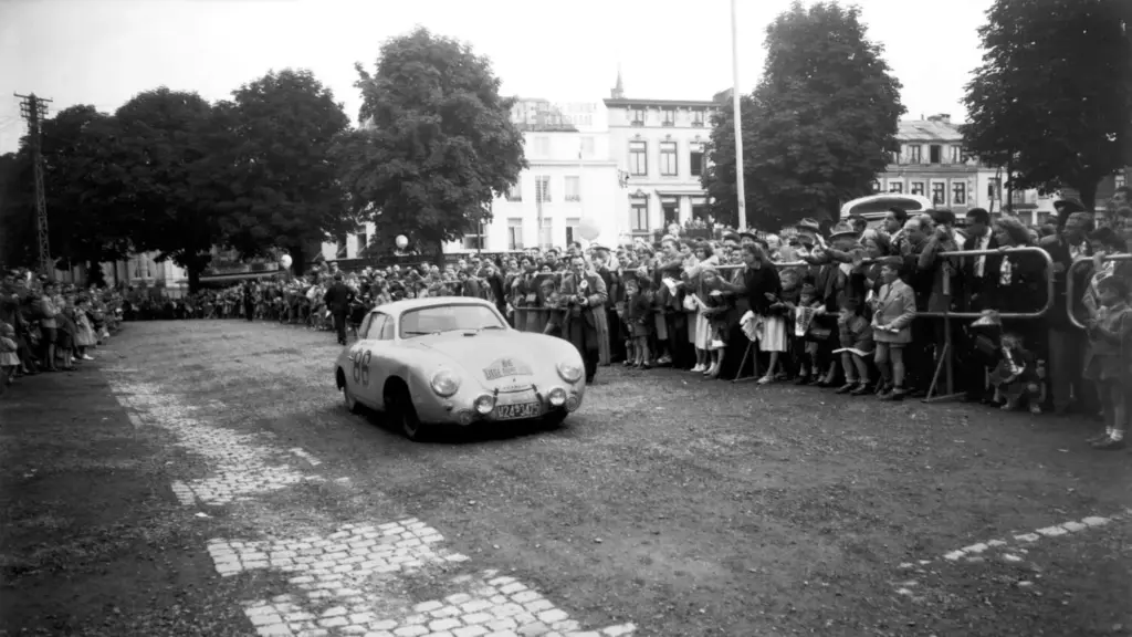 Porsche reconstruye la historia de uno de sus primeros 356 SL de competición 1 Motor16 RACEBORN MOMENTS Porsche 356 SL (8)