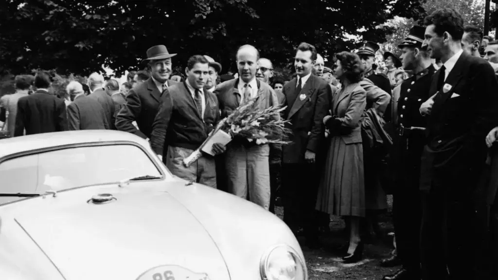 Porsche reconstruye la historia de uno de sus primeros 356 SL de competición 3 Motor16 RACEBORN MOMENTS Porsche 356 SL 9 Motor16