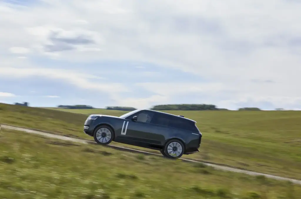 Primer contacto con el Range Rover Electric: En busca de la supremacía 4x4 eléctrica 12 Motor16 RANGE ROVER ELECTRIC DYNAMIC STILL 020926 Motor16