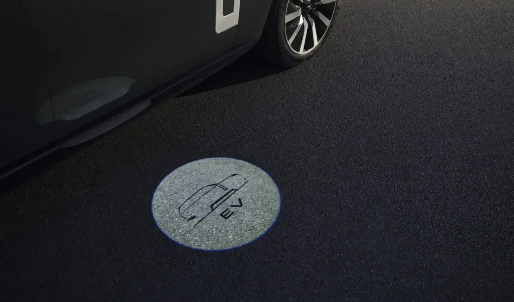 Primer contacto con el Range Rover Electric: En busca de la supremacía 4x4 eléctrica 14 Motor16 RANGE ROVER ELECTRIC EV PUDDLE LAMP 02 09 26 Motor16