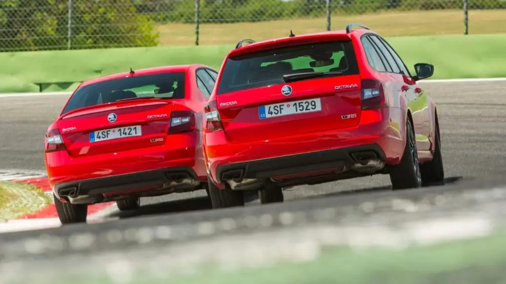 Los 8 millones de Škoda Octavia en sus 30 años de vida y las versiones más peculiares: GLC, gas natural, híbrido y un récord de 365 km/h 33 Motor16 Skoda Octavia RS 245 2 f73ea16f Motor16