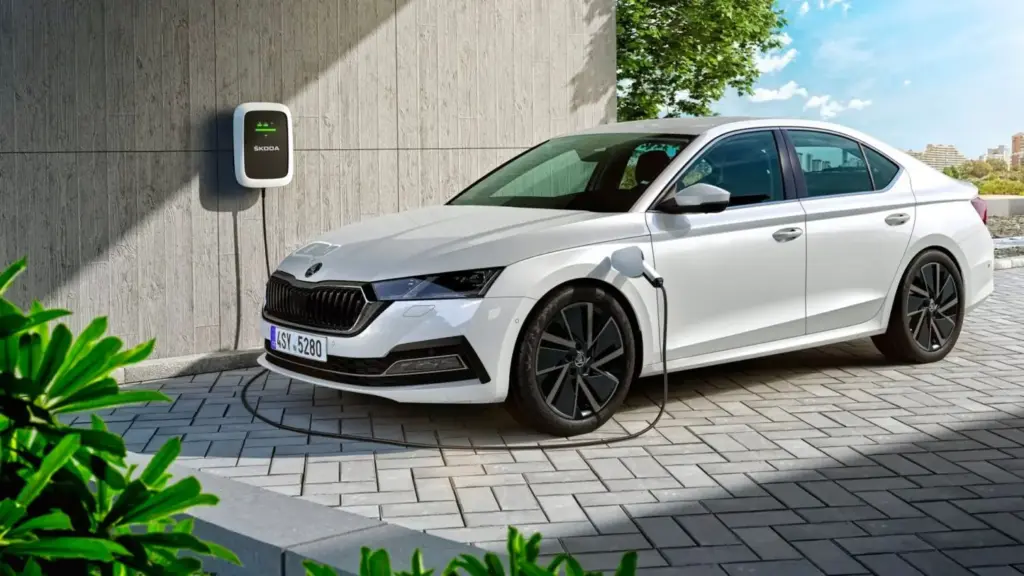 Los 8 millones de Škoda Octavia en sus 30 años de vida y las versiones más peculiares: GLC, gas natural, híbrido y un récord de 365 km/h 5 Motor16 Skoda Octavia iV f10bd488 Motor16