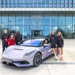 BYD da un paso más en su alianza con el París Saint-Germain: el equipo femenino estrena coches eléctricos