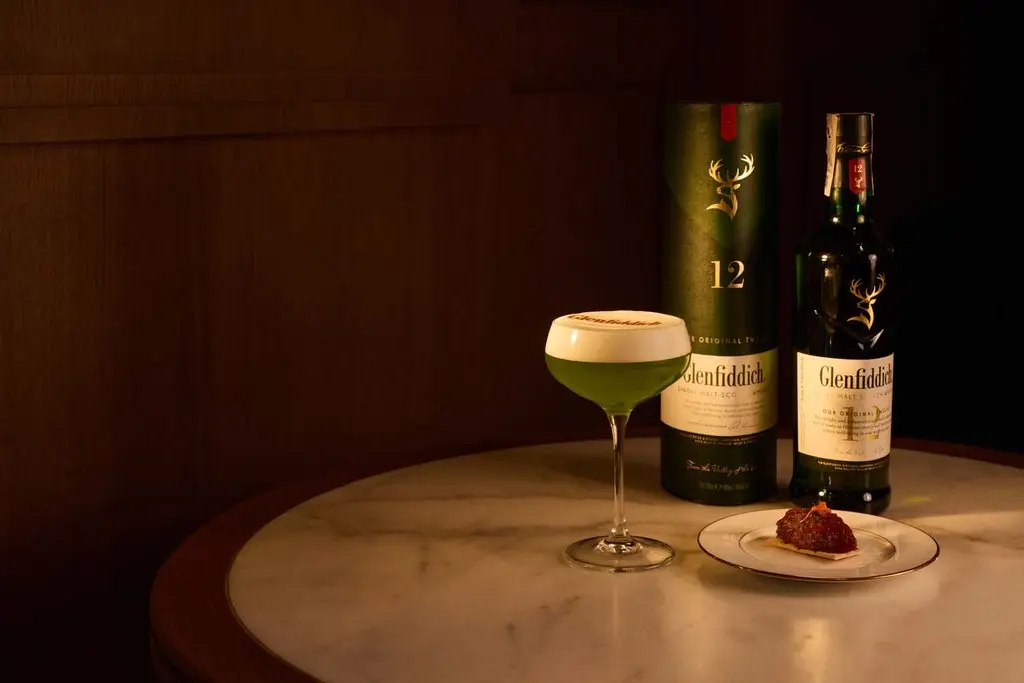 La emoción de la F1 sale fuera del circuito: la experiencia exclusiva de Glenfiddich y Aston Martin en Madrid con un viaje en juego 3 Motor16 The Racer's Lounge, Glenfiddich y Aston Martin Formula One™