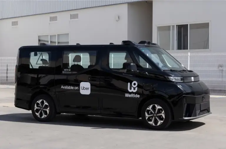 Coches autónomos en Madrid: la DGT autoriza las primeras pruebas de Nivel 4 con Uber y WeRide