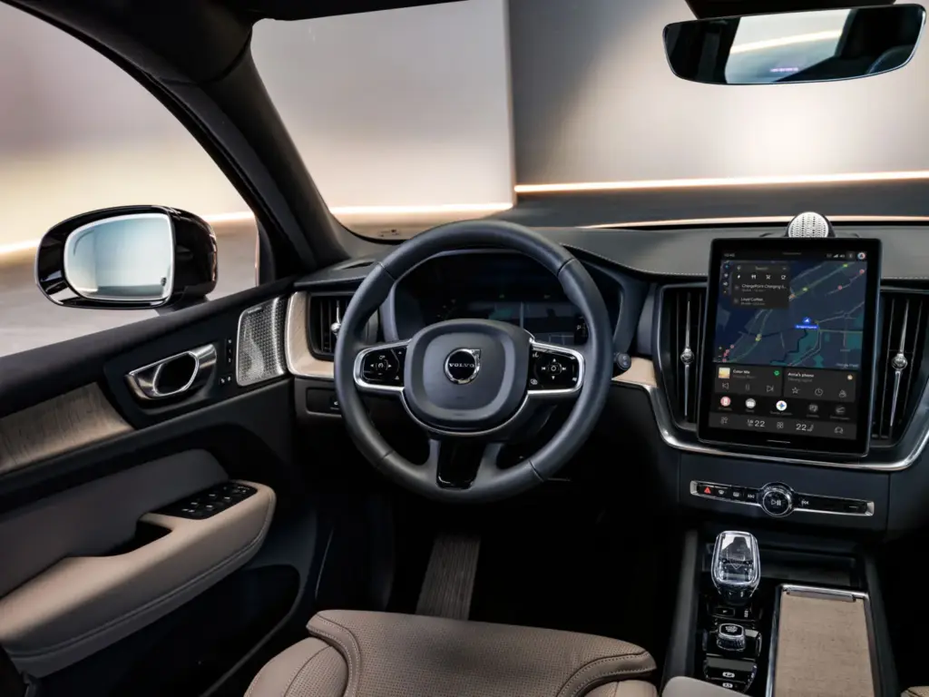 Volvo multiplica la autonomía de sus XC60 y XC90 híbridos enchufables 3 Motor16 VOLVO XC60 LONG RANGE PHEV 16 Motor16