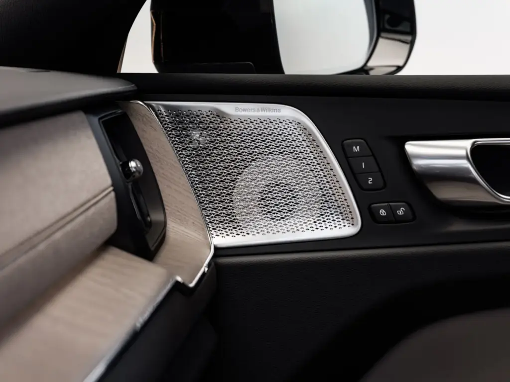 Volvo multiplica la autonomía de sus XC60 y XC90 híbridos enchufables 24 Motor16 VOLVO XC60 LONG RANGE PHEV 20 Motor16