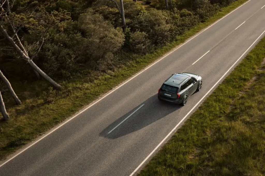 Volvo multiplica la autonomía de sus XC60 y XC90 híbridos enchufables 26 Motor16 VOLVO XC90 LONG RANGE PHEV 1 Motor16