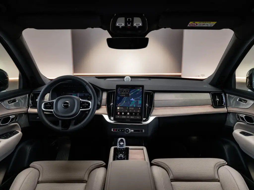 Volvo multiplica la autonomía de sus XC60 y XC90 híbridos enchufables 33 Motor16 VOLVO XC90 LONG RANGE PHEV 8 Motor16