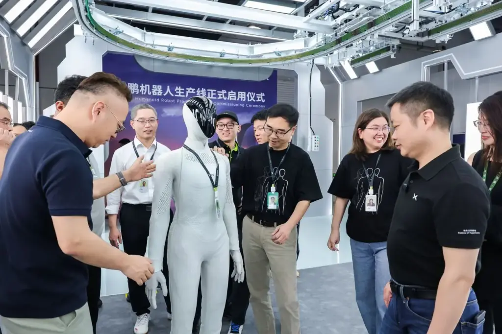 XPeng IRON, el robot humanoide que abandona la línea de producción de manera autónoma 2 Motor16 Xpeng IRON robot humanoide 4 Motor16
