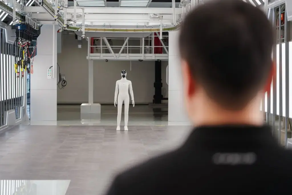 XPeng IRON, el robot humanoide que abandona la línea de producción de manera autónoma 11 Motor16 Xpeng IRON robot humanoide 7 Motor16