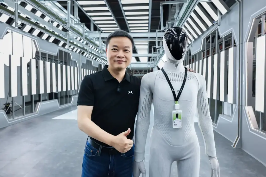 XPeng IRON, el robot humanoide que abandona la línea de producción de manera autónoma 13 Motor16 Xpeng IRON robot humanoide 9 Motor16
