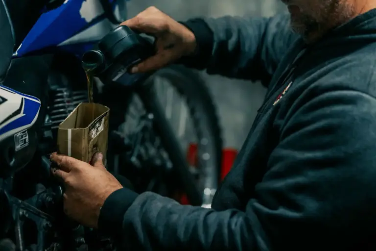 ¿Aceite diésel en moto? Por qué rompe el embrague y el motor