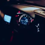 Así es la cabina digital del Porsche Cayenne Turbo Electric: menos botones y más pantallas