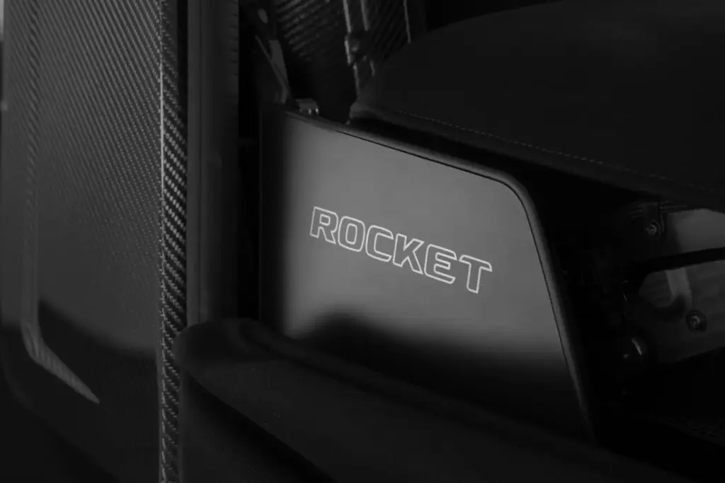 ¿Un Clase G 63 descapotable con 900 CV? Se llama Brabus 900 Rocket Edition Cabrio, y probablemente es uno de los mayores excesos que vas a ver hoy 26 Motor16 clase g 63 BRABUS 900 rocket Cabrio W 465 estudio 12 Motor16