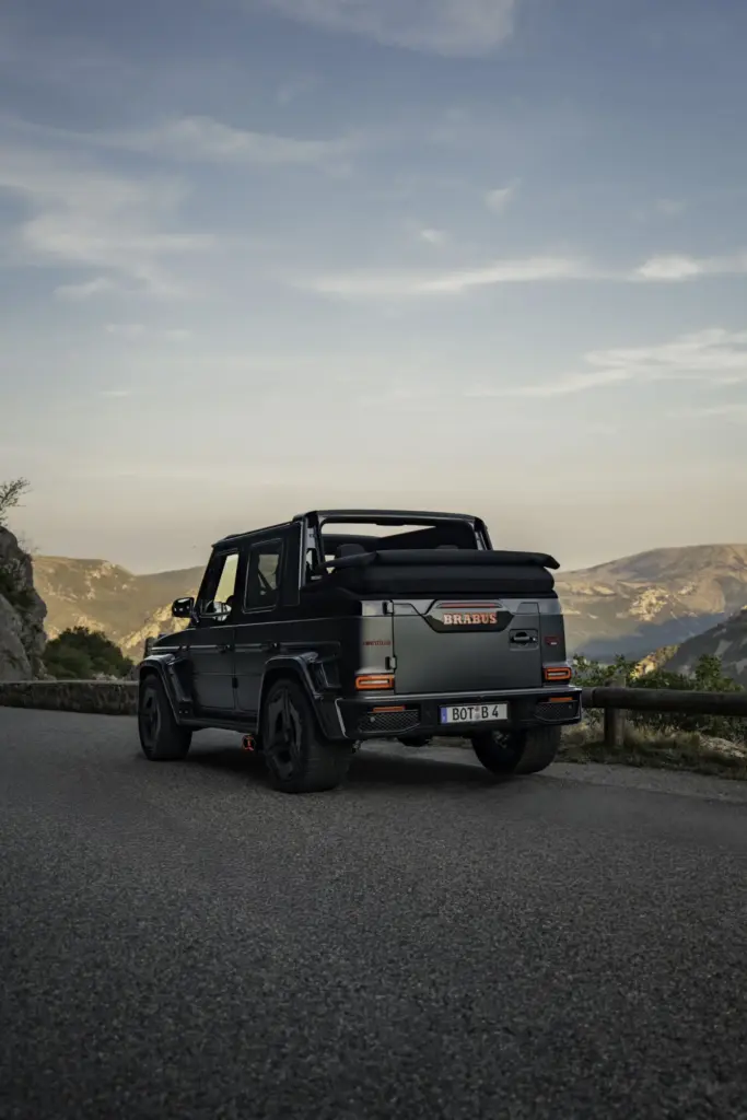¿Un Clase G 63 descapotable con 900 CV? Se llama Brabus 900 Rocket Edition Cabrio, y probablemente es uno de los mayores excesos que vas a ver hoy 102 Motor16 clase g BRABUS 900 rocket Cabrioexterior 25 Motor16