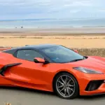482 CV y por menos que un 911: Harry’s Garage prueba el Corvette C8 2026 con volante a la derecha