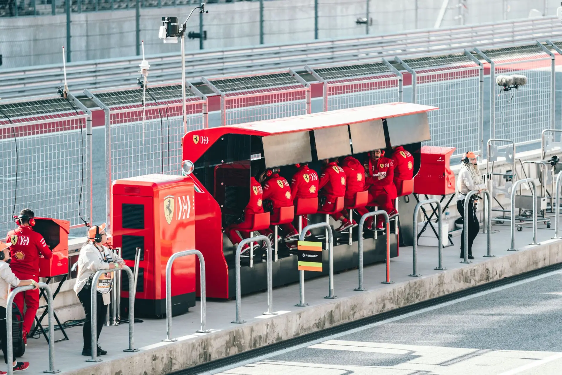 DAZN renueva los derechos de la F1 en España, Andorra y Portugal hasta 2030 y despeja el futuro del Mundial 1 Motor16 derechos televisivos F1