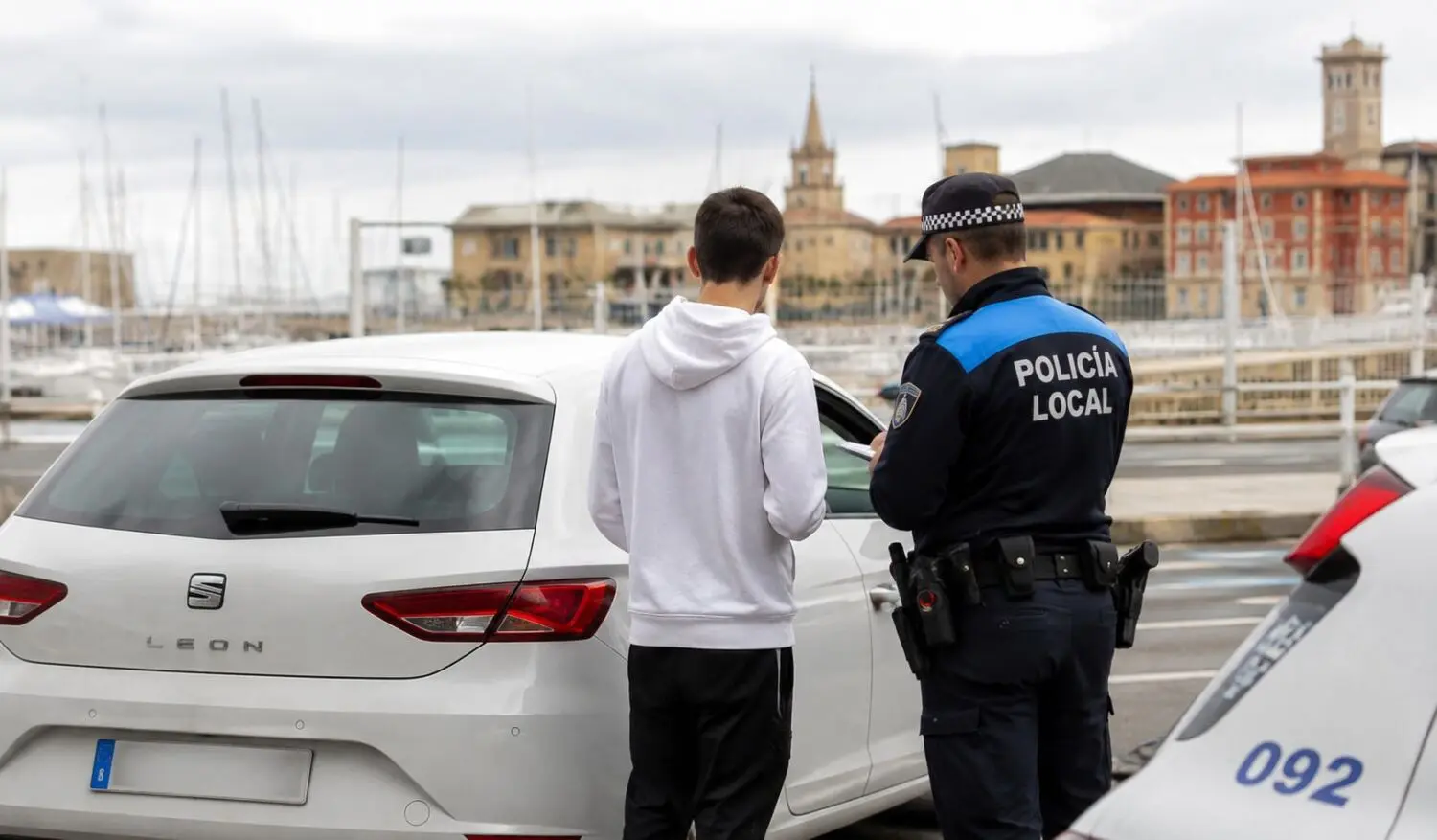 Detenido en Gijón por dejar el coche a su hijo: qué cubre tu seguro si prestas el coche a otro conductor