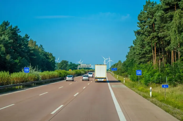 El pulso por las emisiones CO2 del transporte: los fabricantes piden flexibilidad y China acelera