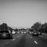 Estados Unidos rebaja las exigencias de emisiones a los coches y da alas al motor de combustión