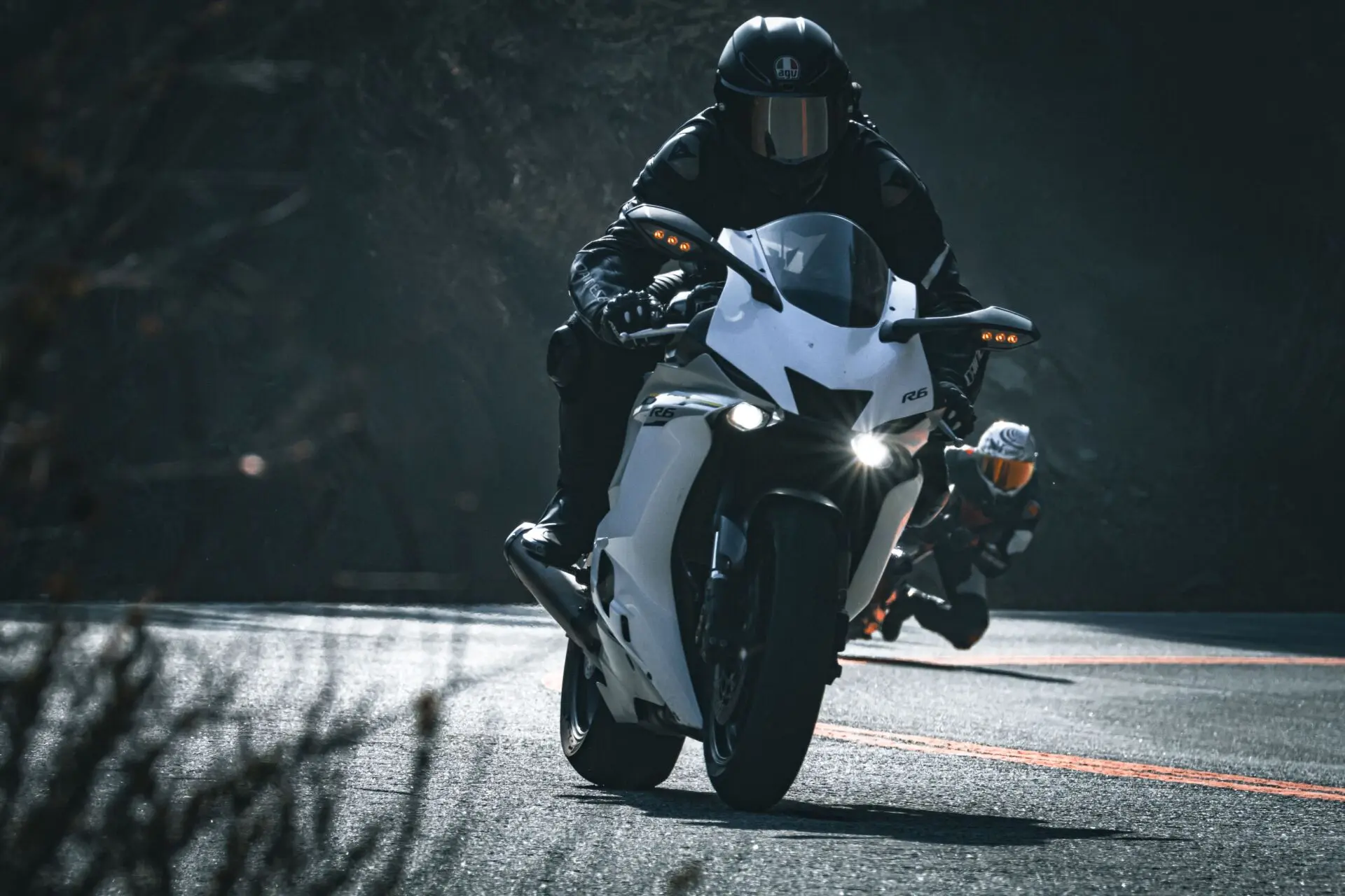 frenar en moto