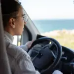 ¿Son obligatorias las gafas de repuesto en el coche? La multa de 200 euros de la DGT