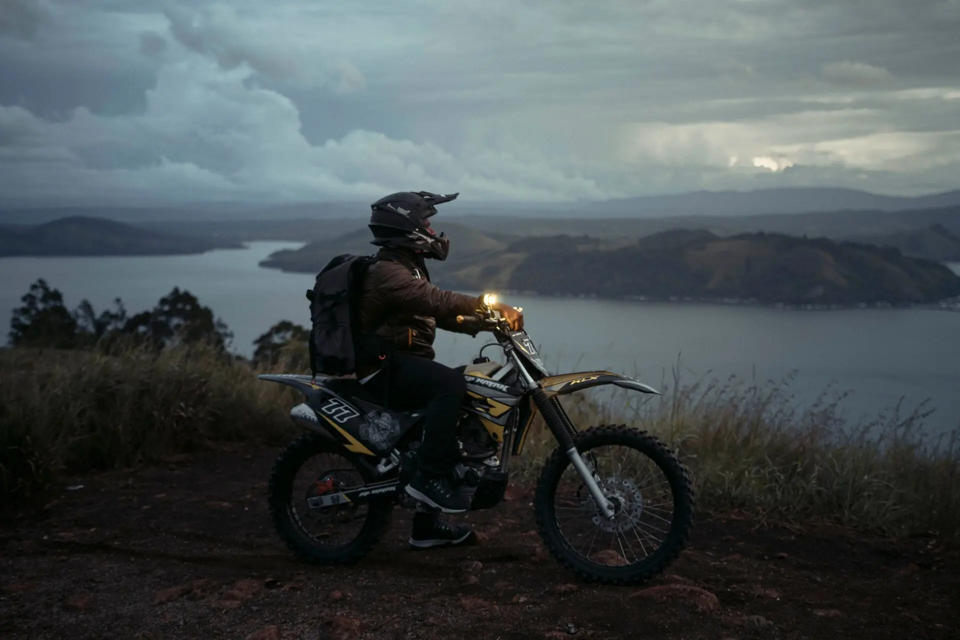 GIVI amplía la gama Canyon: mochila GRT731 de 12 litros y riñonera impermeable GRT732 1 Motor16 GIVI GRT731
