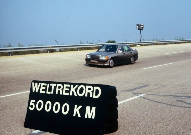 El récord del Mercedes 190E: 50.000 km a 250 km/h durante ocho días sin parar en Alemania