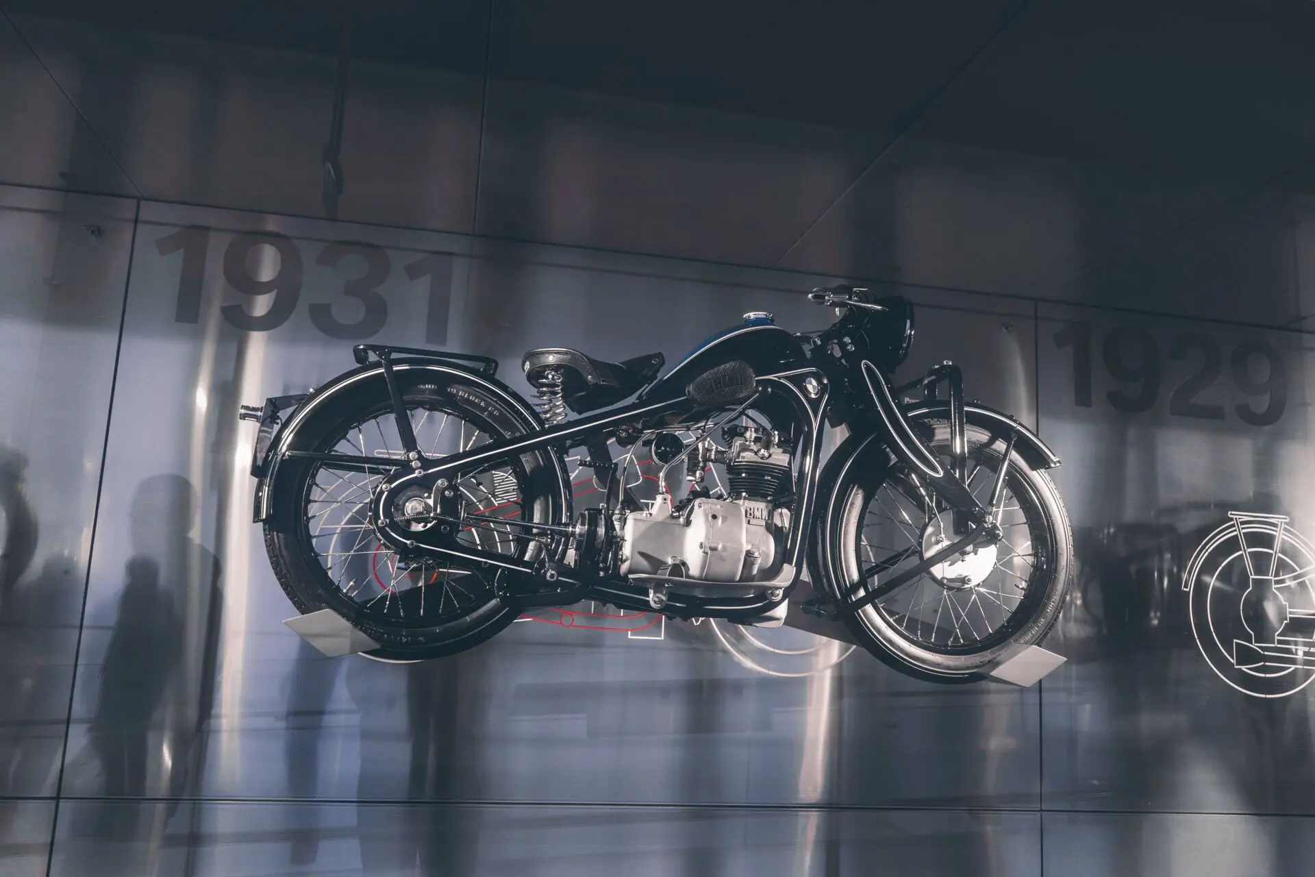 Moto Guzzi 105 aniversario reúne a 60.000 aficionados en Mandello del Lario, Italia, y estrena un nuevo museo 1 Motor16 museo Moto Guzzi