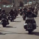 La DGT permite desde el 1 de octubre que las motos circulen por el arcén a 30 km/h