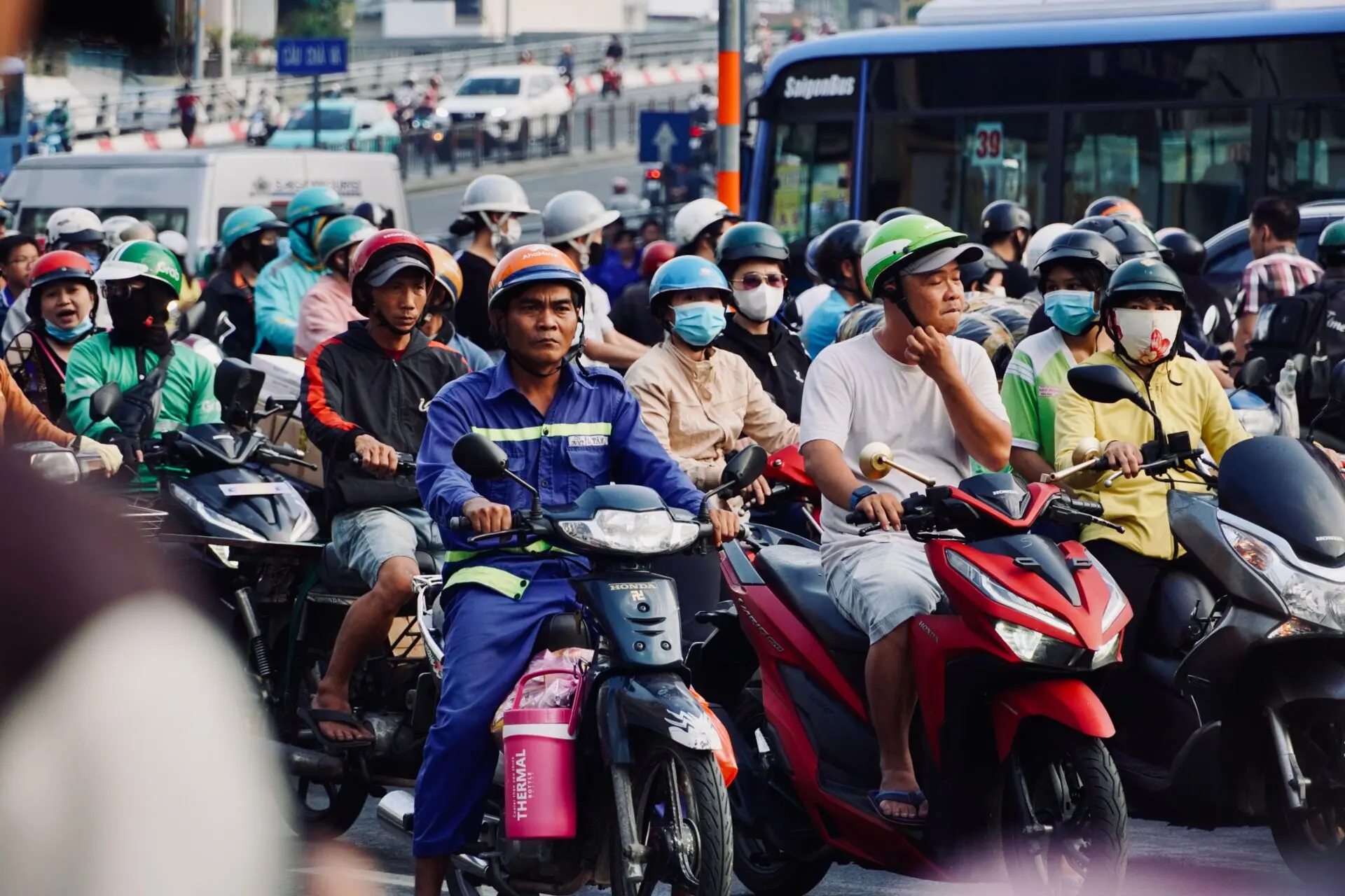 motos arcén atascos