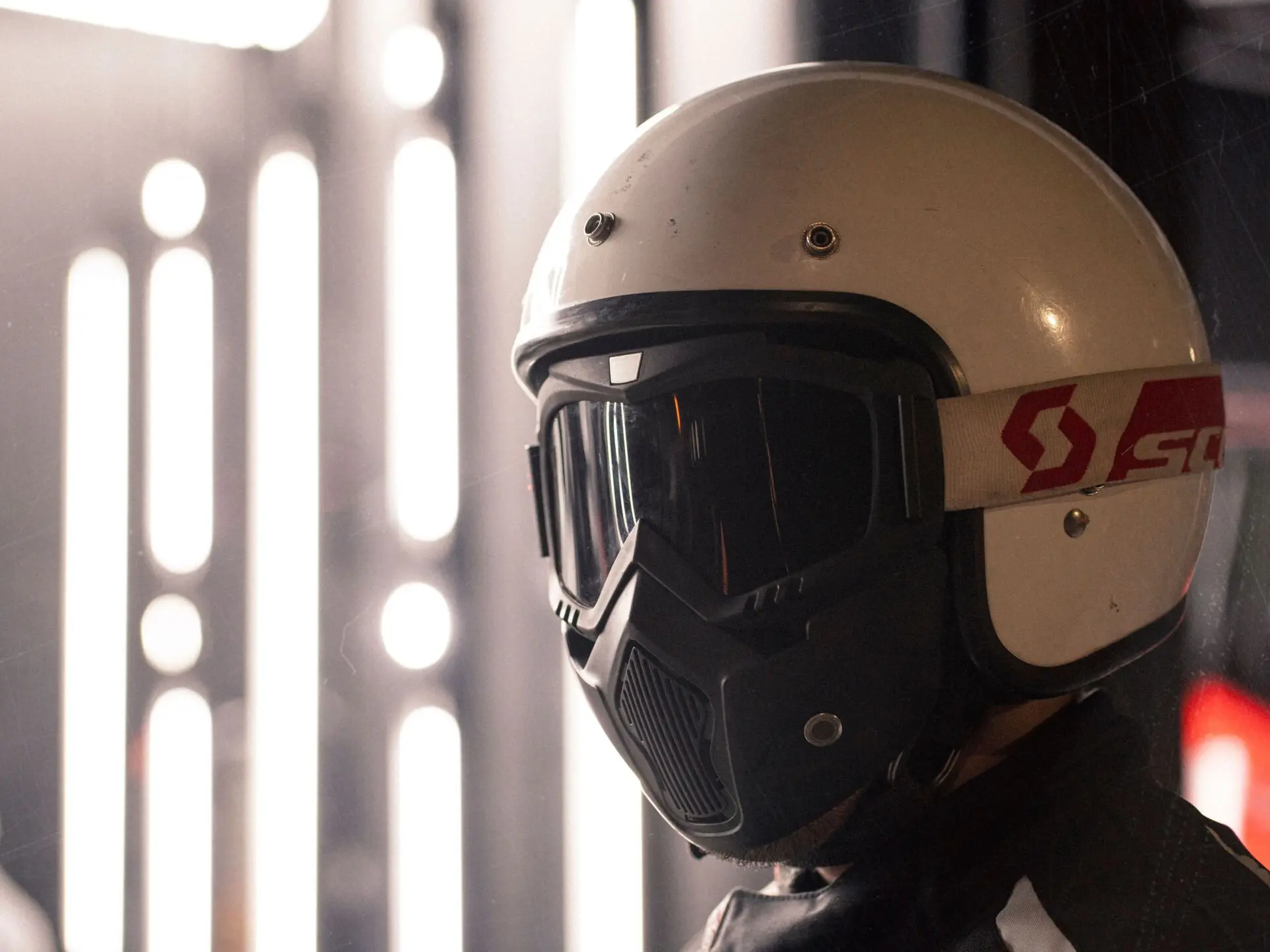 Guantes de moto obligatorios desde el 1 de octubre: la DGT multa con 200 euros si no los llevas 1 Motor16 normativa motos 1 octubre