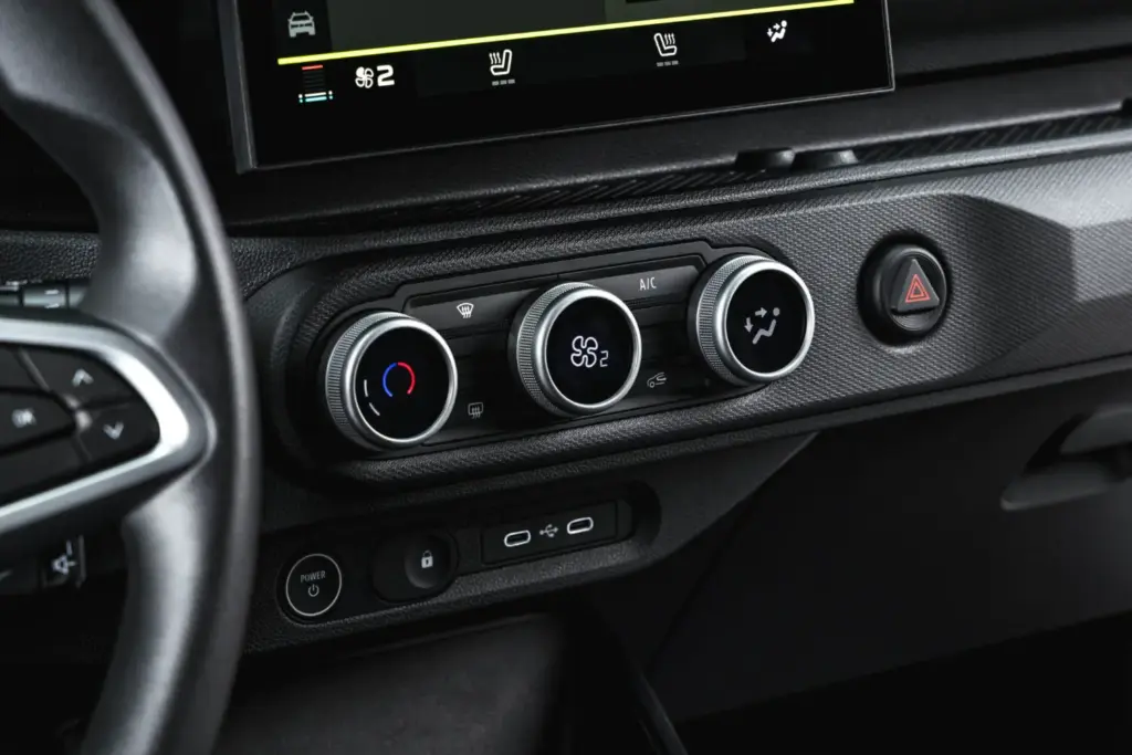 Primer contacto con el nuevo Dacia Spring: Un urbano eléctrico muy serio 36 Motor16 nuevo dacia spring 2027 51 Motor16