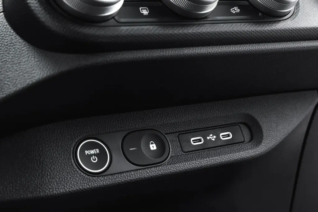 Primer contacto con el nuevo Dacia Spring: Un urbano eléctrico muy serio 35 Motor16 nuevo dacia spring 2027 52 Motor16
