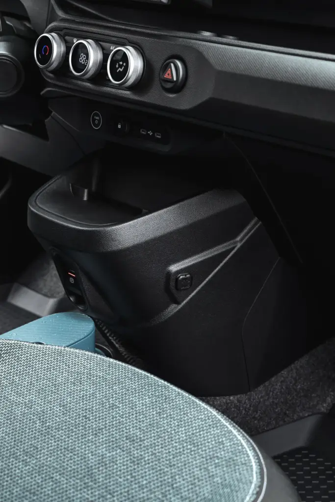 Primer contacto con el nuevo Dacia Spring: Un urbano eléctrico muy serio 33 Motor16 nuevo dacia spring 2027 54 Motor16