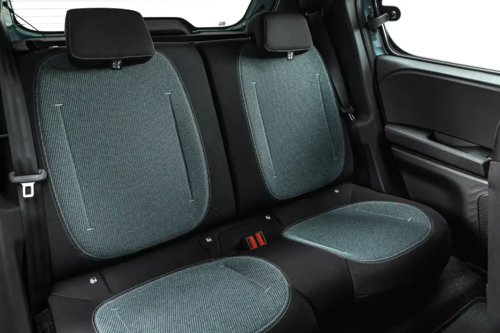 Primer contacto con el nuevo Dacia Spring: Un urbano eléctrico muy serio 4 Motor16 nuevo dacia spring 2027 72 Motor16