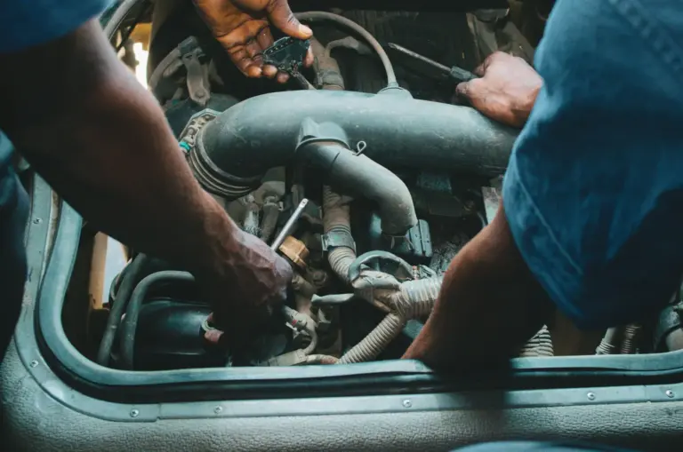 Reparar o no el coche: la regla del 50% del valor que aplican los talleres antes de pasar factura